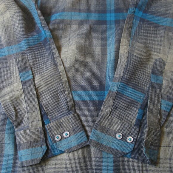 Armani Jeans button up shirt ptp 21" - Picture 10 of 10